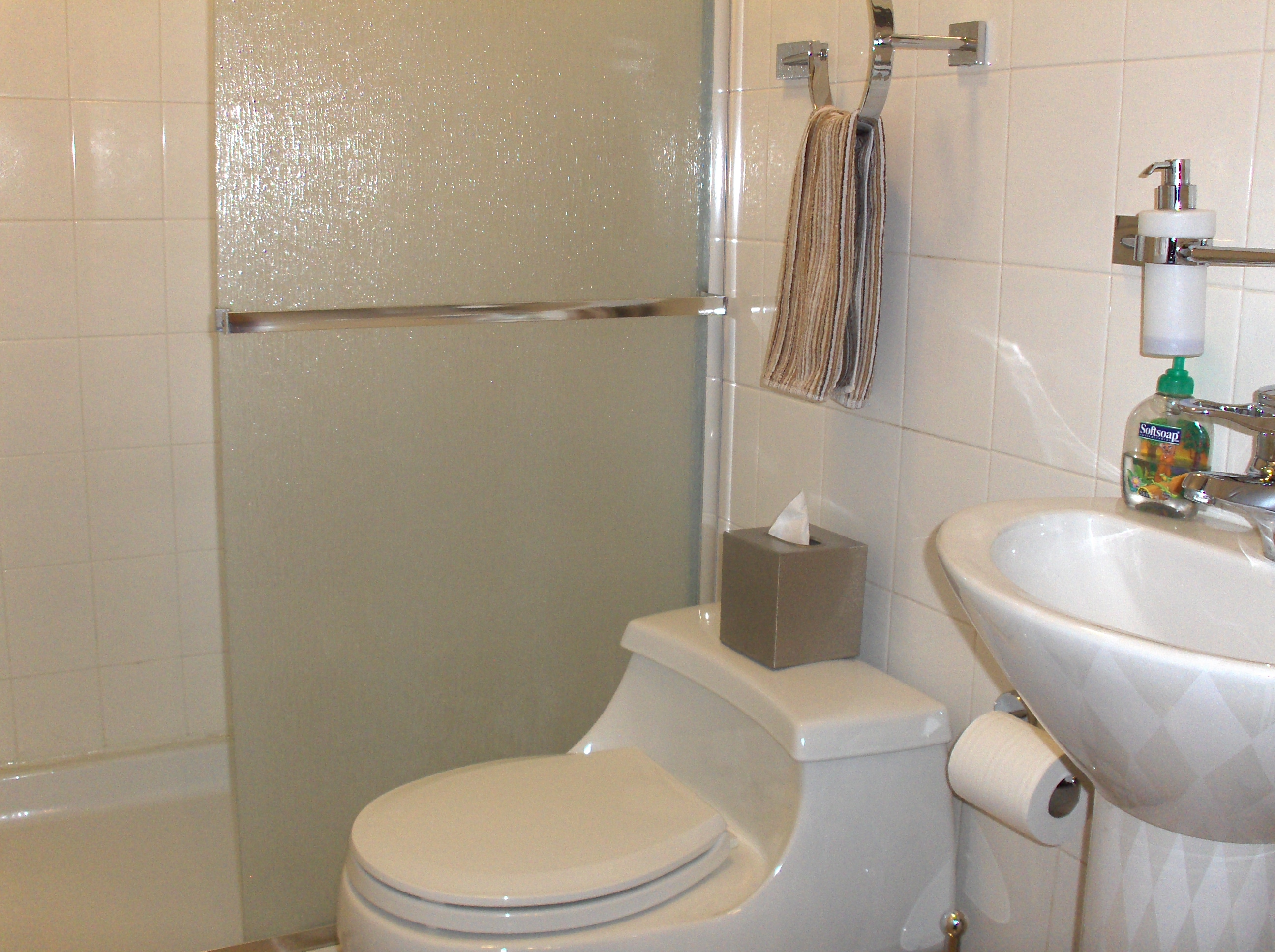 Bathroom3.JPG