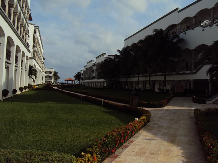 Resort3.jpg